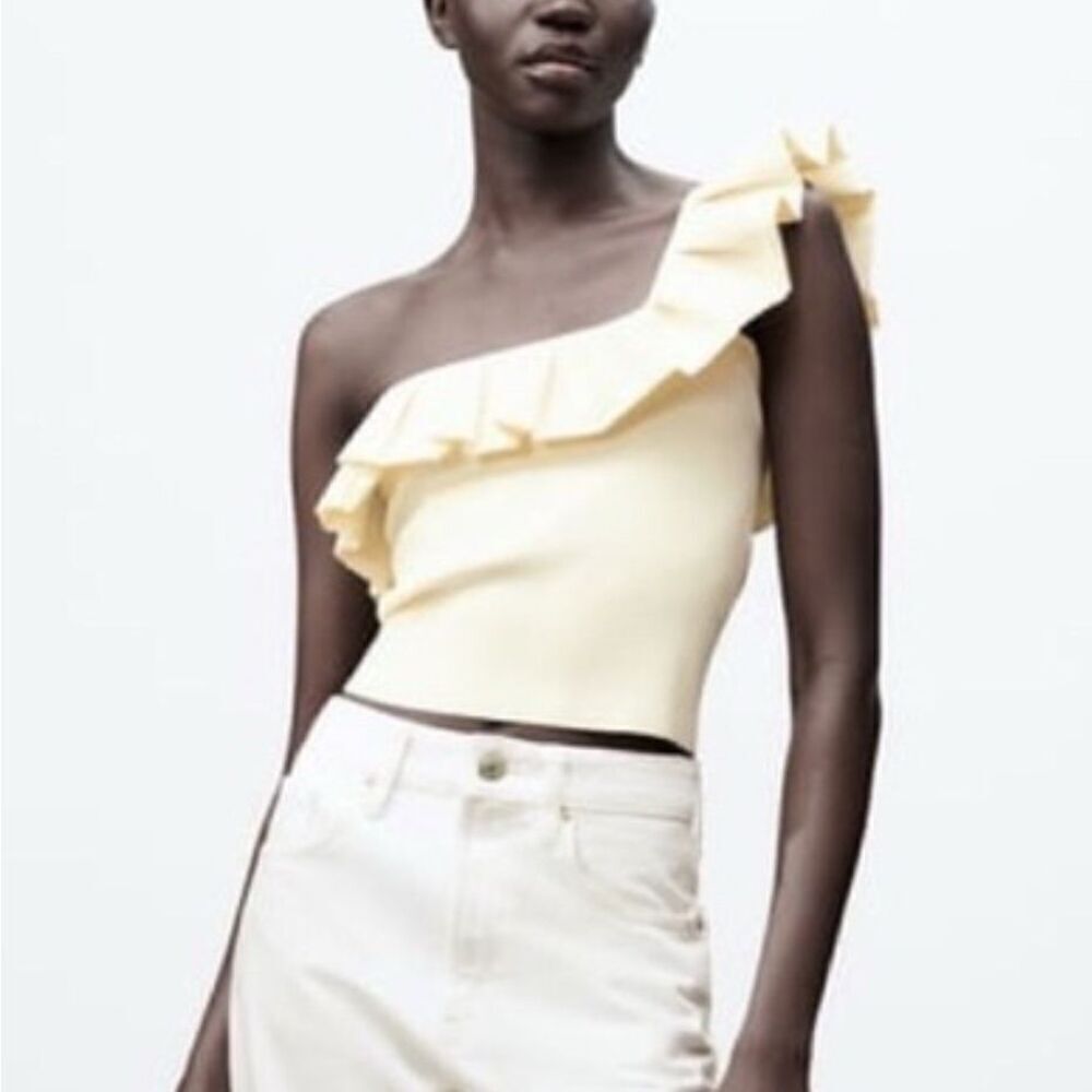 NWT Zara Cream Ruffled Knit Asymmetrical Top Size Medium